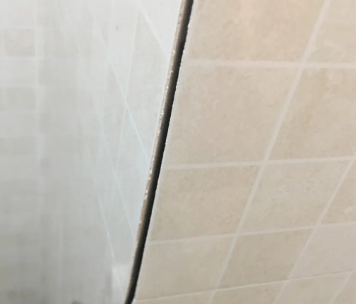 姚安瓷砖空鼓维修公司分享阳台瓷砖脱落的修复过程可以分为以下几个步骤